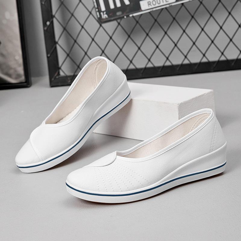 Fashion Women's Work Shoes with a Flat Heel and a Wedge Heel for Nurses