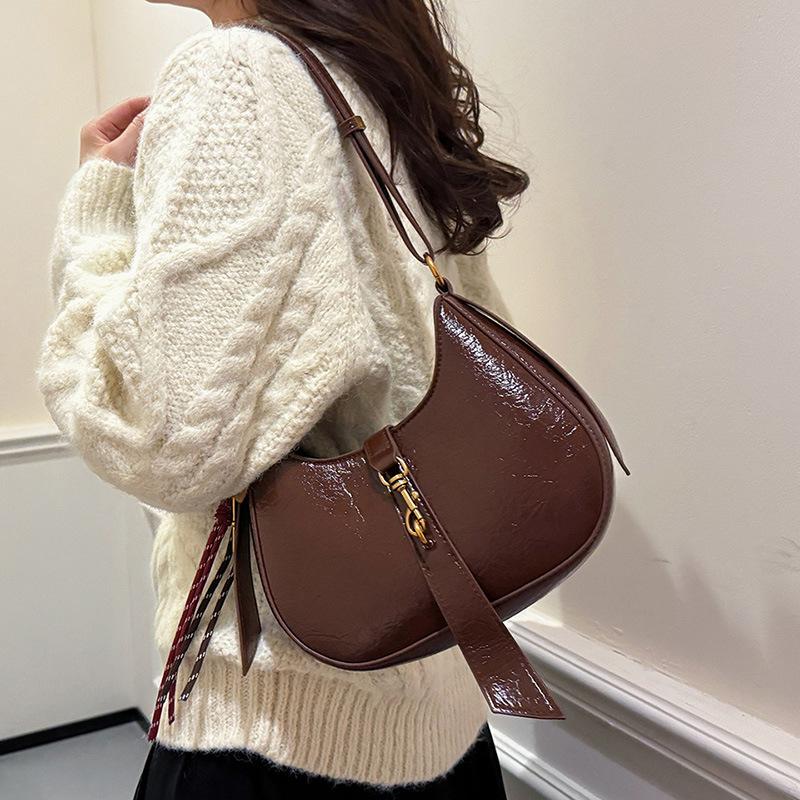 Retro Soft Leather Crescent Bag Women's 2025 New Women's Bag Texture Commuter Bag Shoulder Messenger Bag