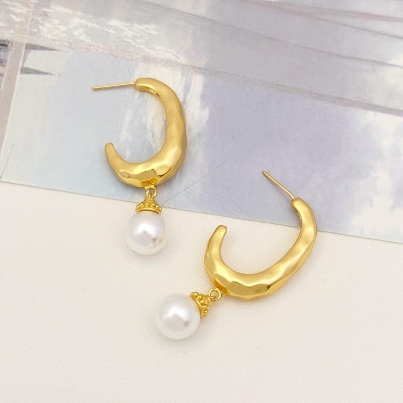 Fashion Texture Temperament Stud Earrings Women'S Irregular Freshwater Earrings Earrings