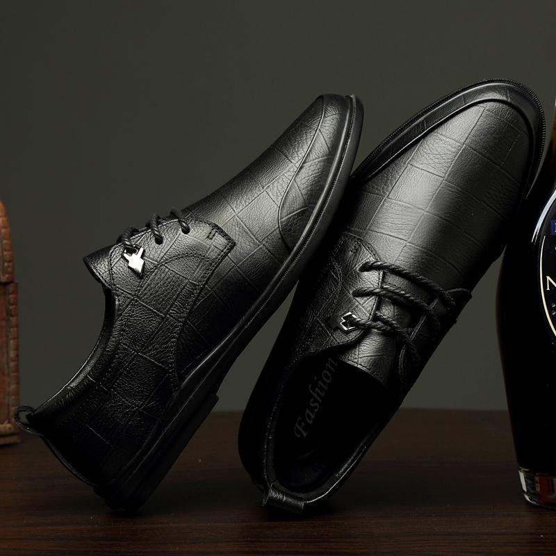Man Moccasins Fashion All-Match Dress Shoes Mens Business Formal Genuine Leather Casual Newest Lace-Up Oxfords Wedding Shoes Men