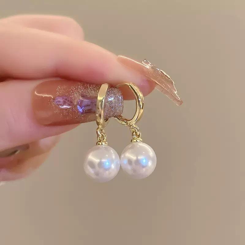 Simple and stylish niche design ear buckle earrings pendant, small and versatile elegant trendy ear jewelry wholesale