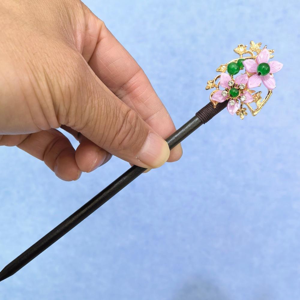Chinese Style Flower Hairpin Bridal Wooden Tassel Hair Sticks Retro Floral Hair Chopsticks for Women Bun Updo Hair Accessories