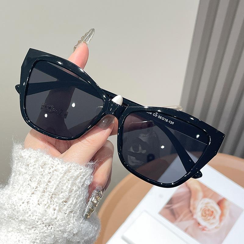 Fashionable Cat Eye Sunglasses Retro Contrasting Paint Glasses Men's and Women's Outdoor Sun Shading and UV Protection Goggles