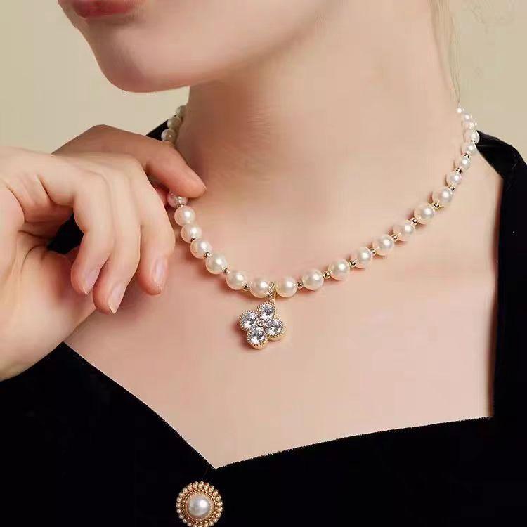 

Four-Leaf Flower Pearl Necklace Women S High Sense Versatile Temperament Zircon Pendant