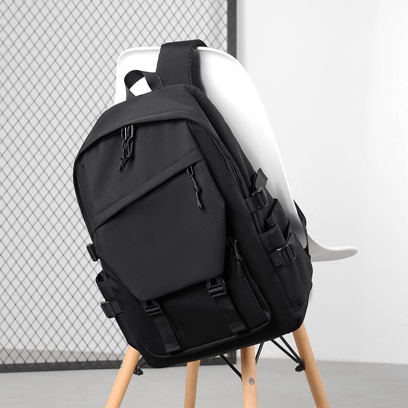 Trendy Backpack: Simple, Stylish & Spacious for Students