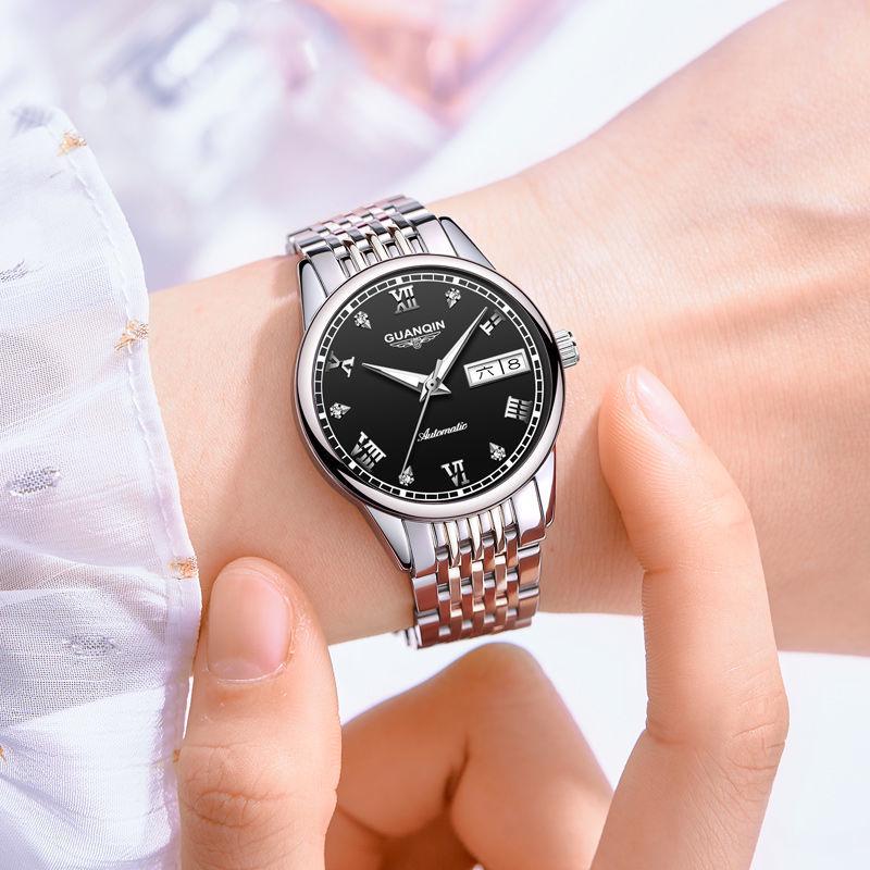 Montre Minimaliste pour Femme avec Strass Suisses, Étanche, Double Calendrier, Cadran Lumineux et Bracelet en Acier.