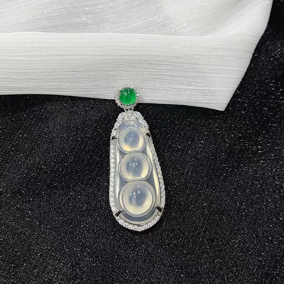 

Ледяной халцедоновый кулон Будда с агатовым кулоном в виде бобового листа на серебряной цепочке S925 пробы