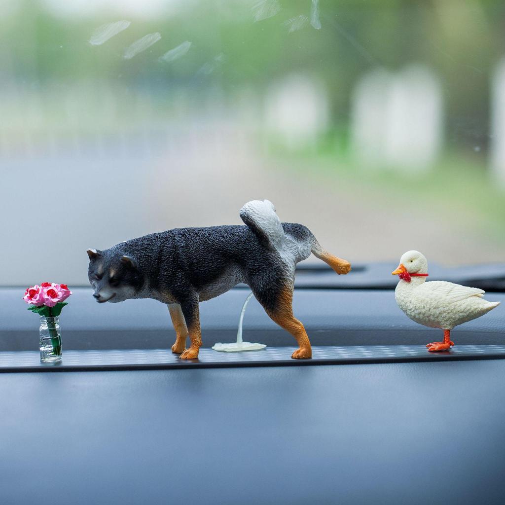 Shiba Inu Peeing Car Ornament – Creative Puppy Interior Decoration Gift