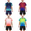Kinder 2-teiliges Sportset V-Ausschnitt Kurzarm Kontrastfarbe Grafik-T-Shirt mit elastischem Bund Kordelzug Shorts für das Fußballtraining