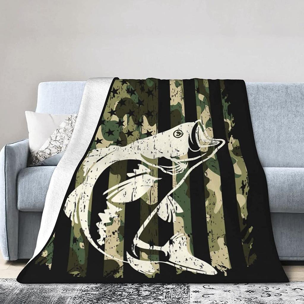 Fishing Blanket Largemouth Bass Jumping Out of Water Blanket Foldrable Throw Blanket Washable Couch Sofa Blanket Beach Blanket for Home Office