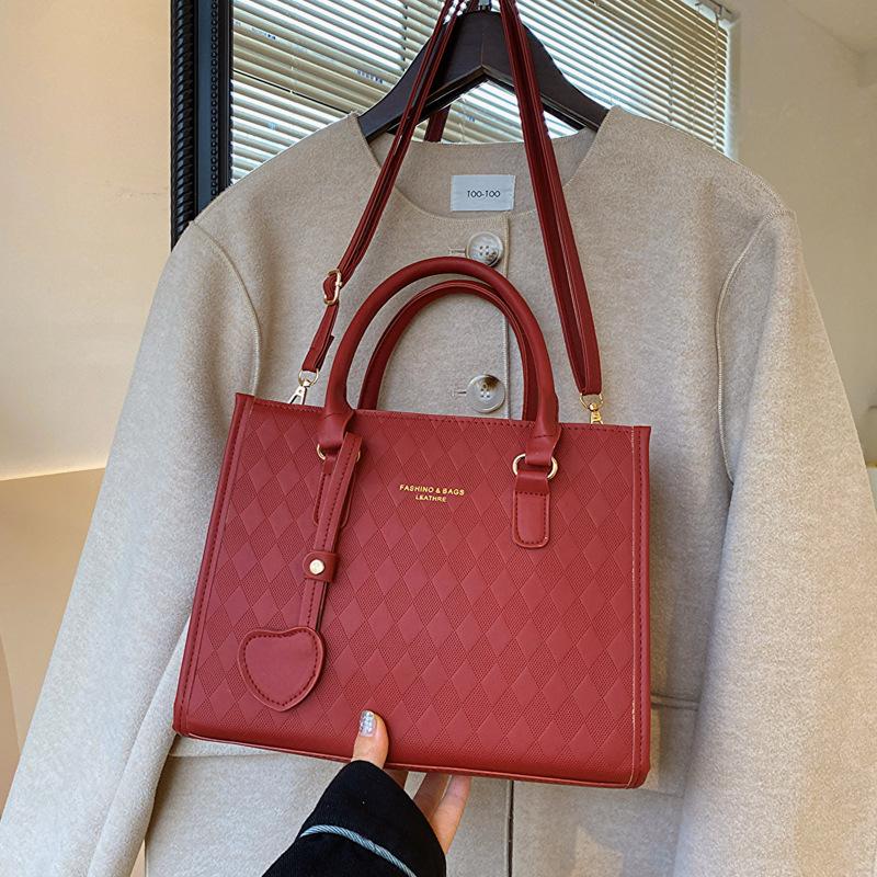 

Large Capacity Bag for Women, 2025 New Versatile Korean Version Single Shoulder Crossbody Bag, Single Shoulder Small Square Bags червоний