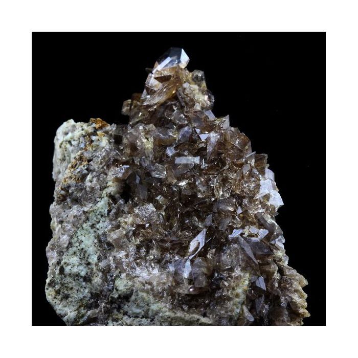 Pierres et Minéraux. Axinite. 157.5 ct. La Balme d'Auris, Bourg d'Oisans, Isère, France..