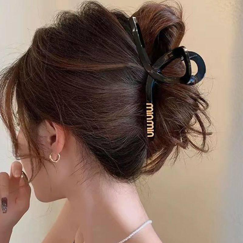 Elegant Large Hair Claw Clip for Thick Hair - High-End Korean Updo Shark Clip
