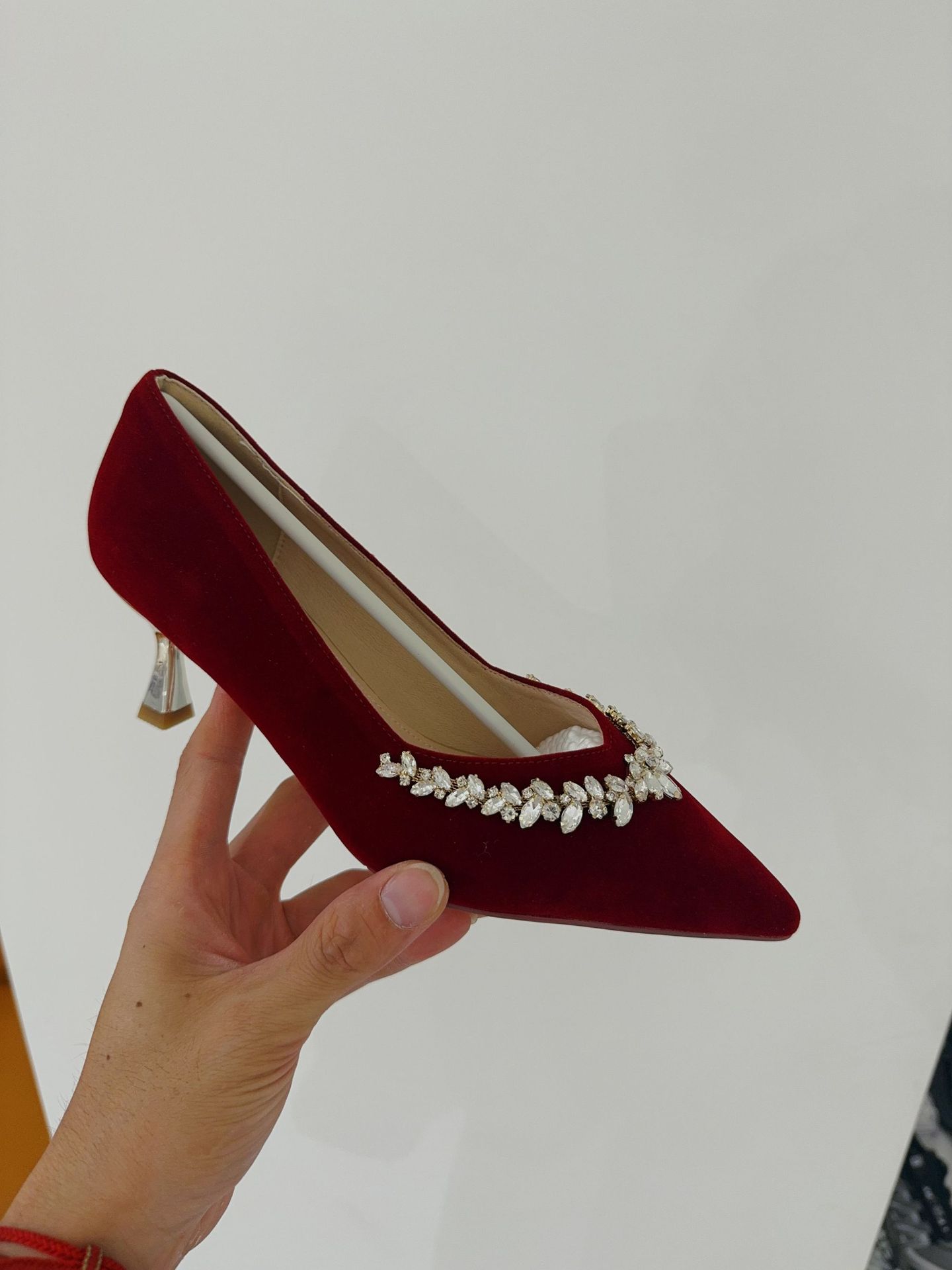 

Красные свадебные туфли, женская одежда для показа, туфли-стилеты для невесты 2025 новинка, туфли на толстом каблуке для беременных, китайские туфли для платья 38