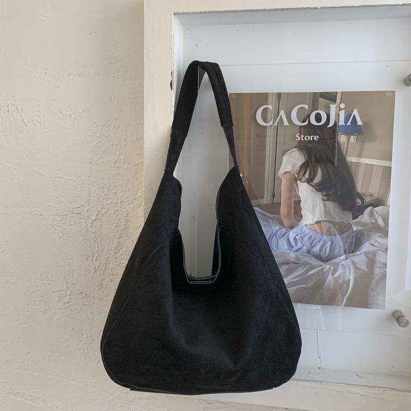 

Women s Korean Retro Tote: High-Capacity, Versatile Matte Handbag for Autumn/Winter чорний