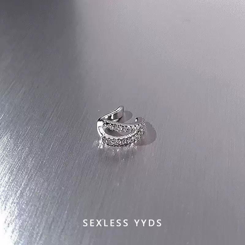 

High-end Heart-shaped Ear Clips for Women Without Ear Piercings - Ear Bone Clips That Are Versatile and Suitable for All Occasions As An Accessory. Double-layer water