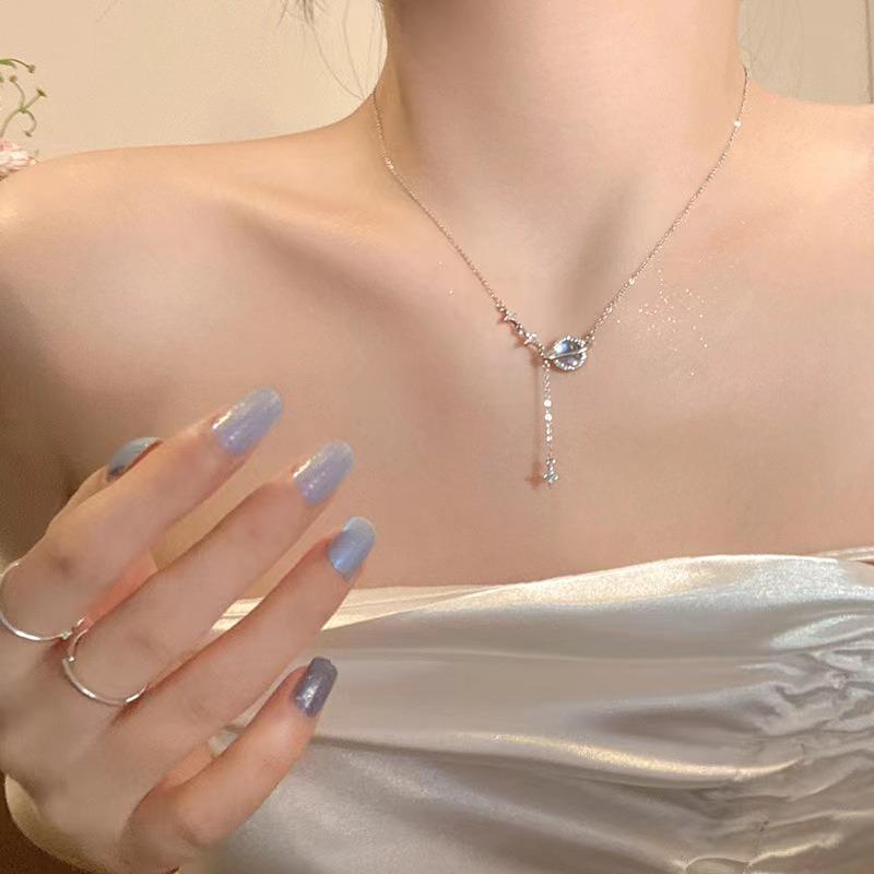 Temperament Versatile Simple Neck Chain Women's Design Sense Fashion Pendant Clavicle Chain