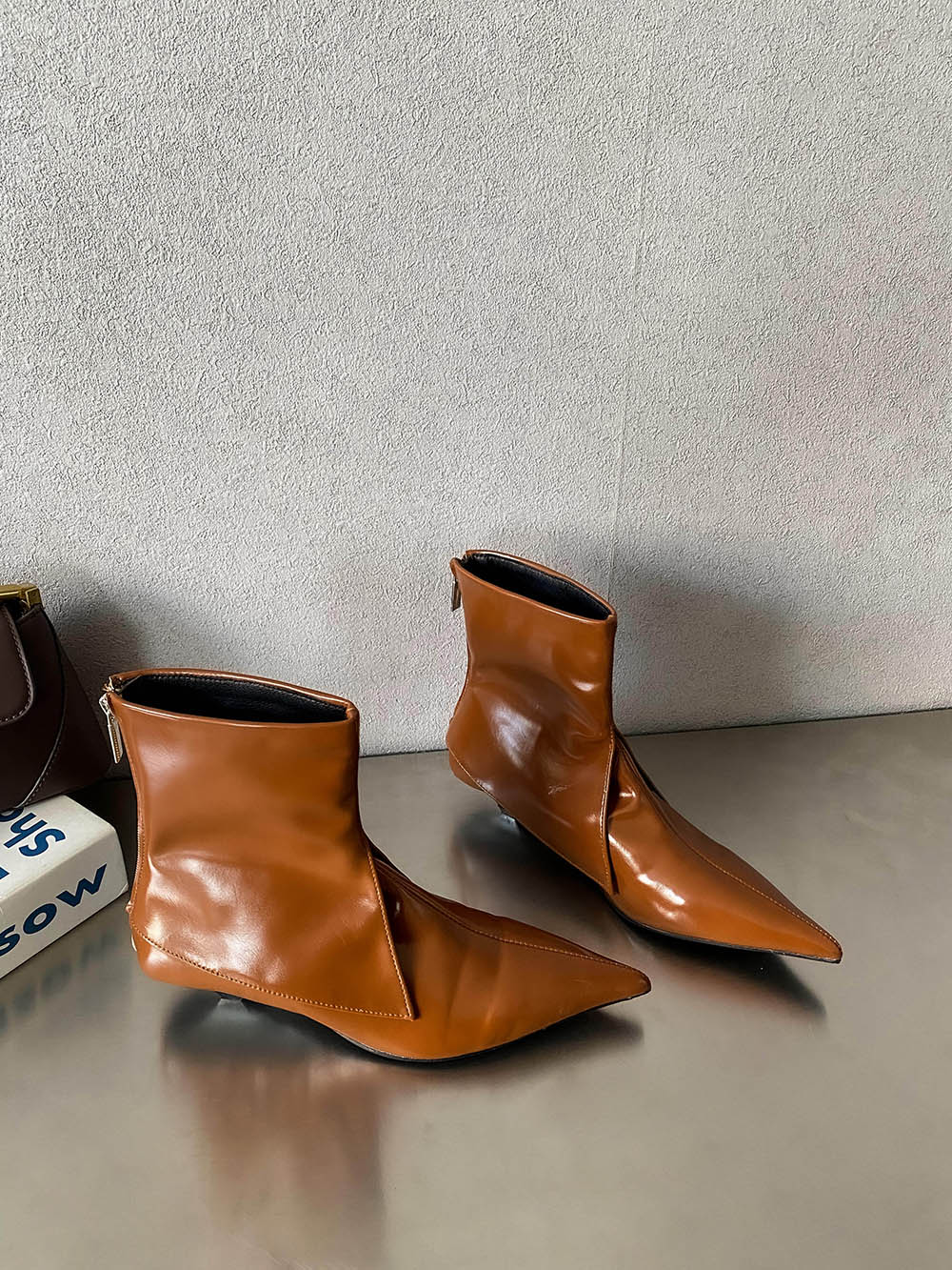 

модные зимние женские ботильоны с острым носком, черные, белые, коричневые, на тонком низком каблуке, с молнией сзади, зимние, осенние, короткие, женские, размер 35-40 250 коричневый