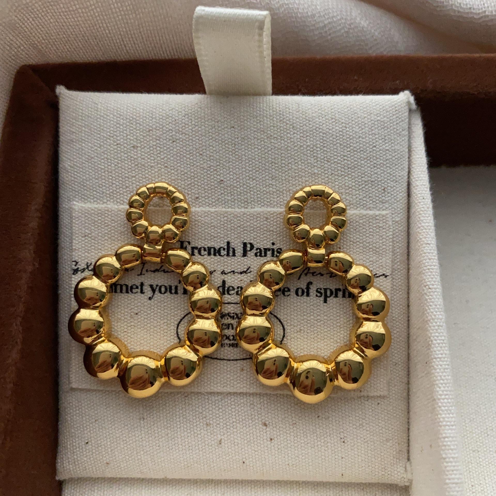 Round bead geometric ring stud earrings French retro exquisite three-dimensional personality unique earrings