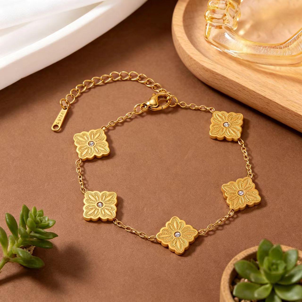 Golden Retro Flower Rhinestone Bracelet - Fashionable Titanium Steel Hand Jewelry 18K