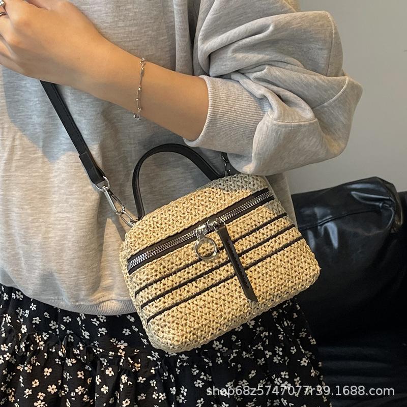 Niche design woven bag women's ins simple small capacity shoulder messenger bag retro versatile portable straw bag