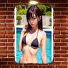 Latta HD Segno Vintage Ragazza Asiatica in Bikini Nero a Bordo Piscina Arte da Parete in Metallo Decorazione Retrò per Casa Bar Caffè