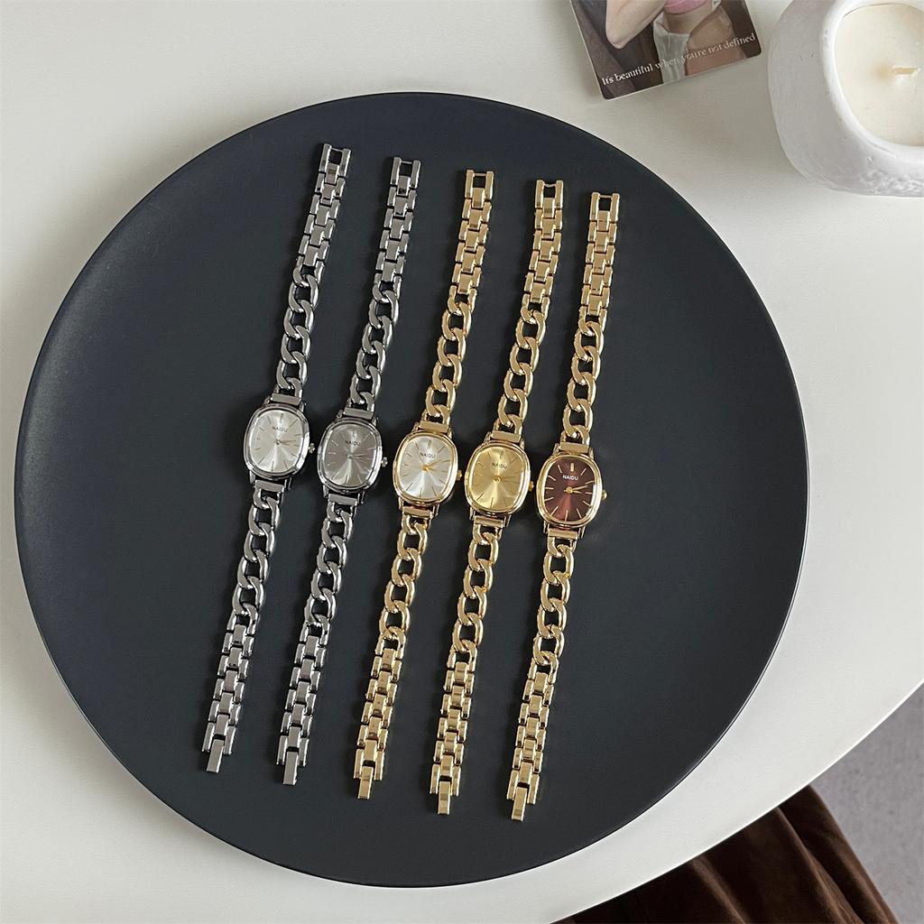 Reloj Pulsera Naidu Estilo Vaquero Retro para Mujer Reloj Ovalado de Nicho de Gama Alta Exquisito y Compacto Reloj de Cuarzo