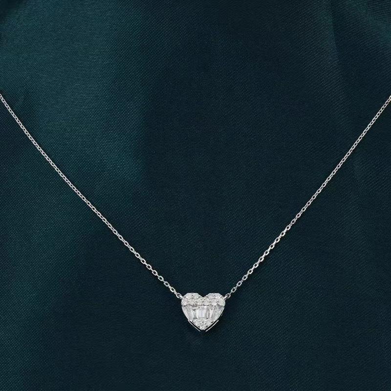 Lightweight Korean Luxury Mini Diamond Heart Necklace for Women: Versatile Simple Sweet Style Clavicle Chain