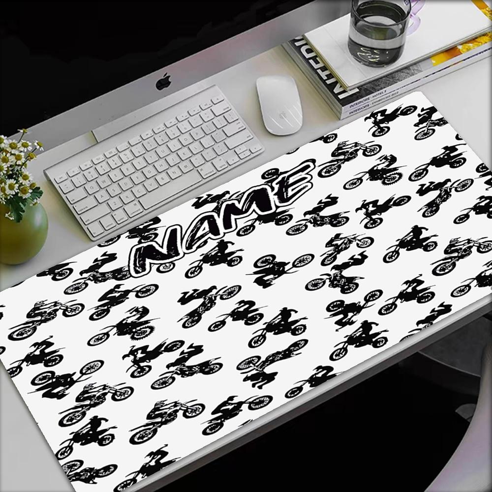 Tappetino Mouse Personalizzato Tema Moto da Fuoristrada, Base in Gomma Antiscivolo, Multifunzionale per Ufficio e Casa, Perfetto per Personalizzare lo Spazio di Lavoro.