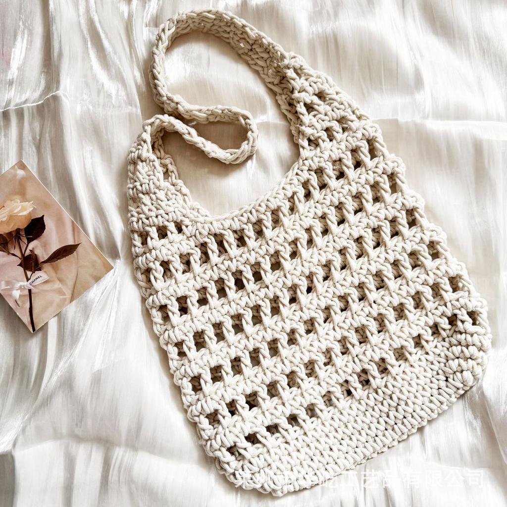 Korean hollow large-capacity straw woven bag new simple light luxury versatile seaside vacation beach shoulder bag