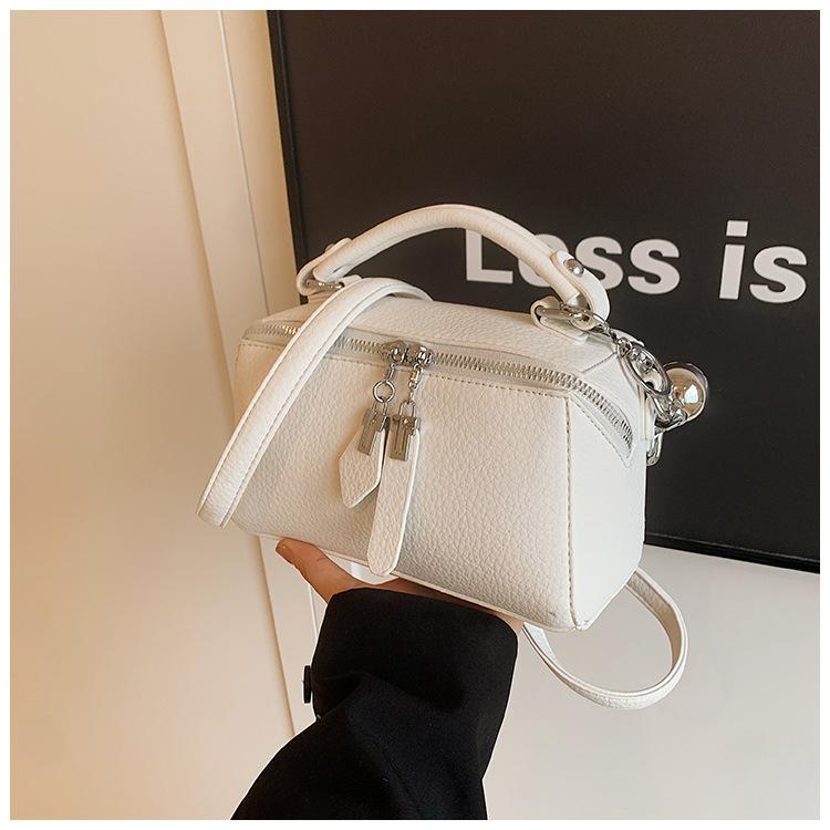 Fashionable and High-quality Handbag, Retro and Simple Boston Single-room Crossbody Small Square Bag