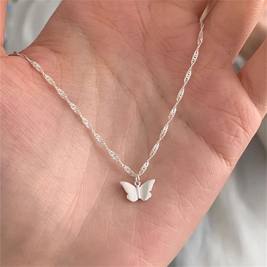 S925 Sterling Silver Pearl Necklace - Non-Fading High-End Clavicle Chain, Light Luxury Versatile Pendant for Women, New Summer Collection.