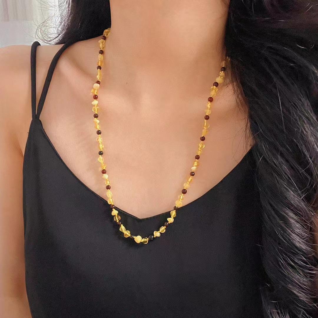 

Vintage Natural Baltic Beeswax Amber Blood Amber Autumn Winter Merad Style Sweater Chain Necklace Necklace
