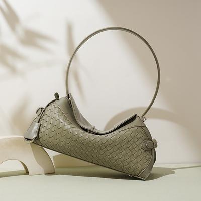 Taška dámská horký prodej nový retro high-end tkaná taška první vrstva hovězí kůže dojíždějící dámská taška s ramenním polštářkem