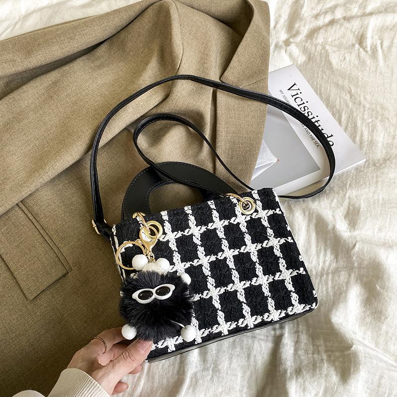 Design Trendy Texture Women's Bag Personality Shoulder Armpit Bag Ladies Hand-held Bag