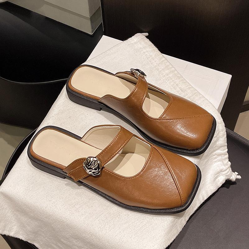 Korean version of the outer wear flat bottom versatile square head cool slippers women's 2025 new spring and summer low heel retro lazy bag head half