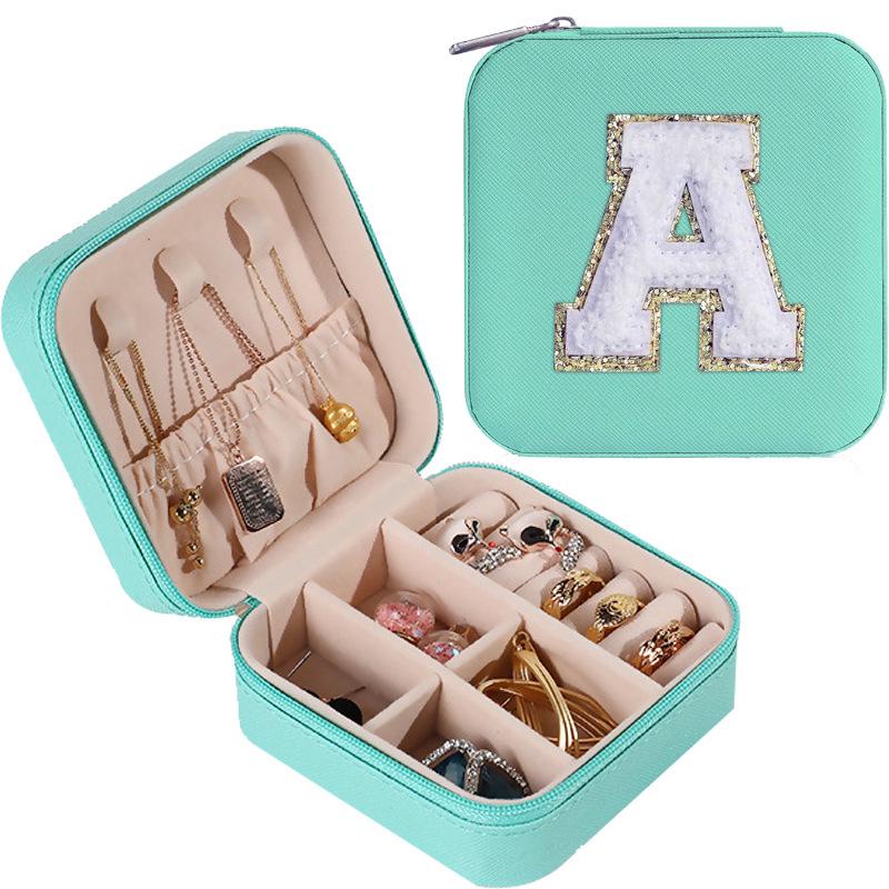 

Большая шкатулка для украшений для серег-пусетов и колец - Портативное кожаное хранилище с дизайном в виде букв