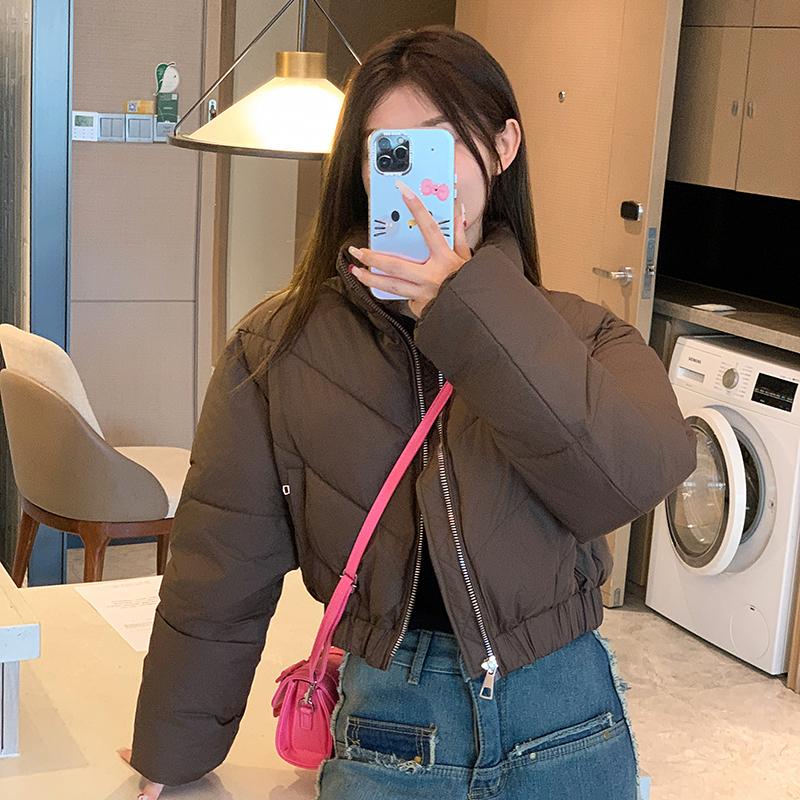 

Теплая и удобная зимняя куртка для женщин, свободное короткое пальто из хлопка в корейском стиле M темно-коричневого