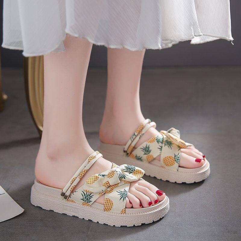 

Thick-soled one-word with sandals women wear summer fairy style 2025 new fashion temperament casual flat-bottomed beach slippers 40
