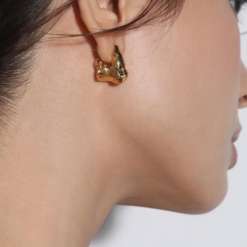 Unregelmäßige Falten-Lava-Ohrringe für Damen Retro Französisches Ohrring-Design Einfaches Temperament Hochwertiger Modeschmuck Geschenk