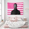 Berühmter R&B-Sänger Wandteppich Rosa US-Flagge Wandbehang Flachdruck Ästhetischer Musikstar Wanddekoration für Schlafzimmer Wohnheim Männerhöhle