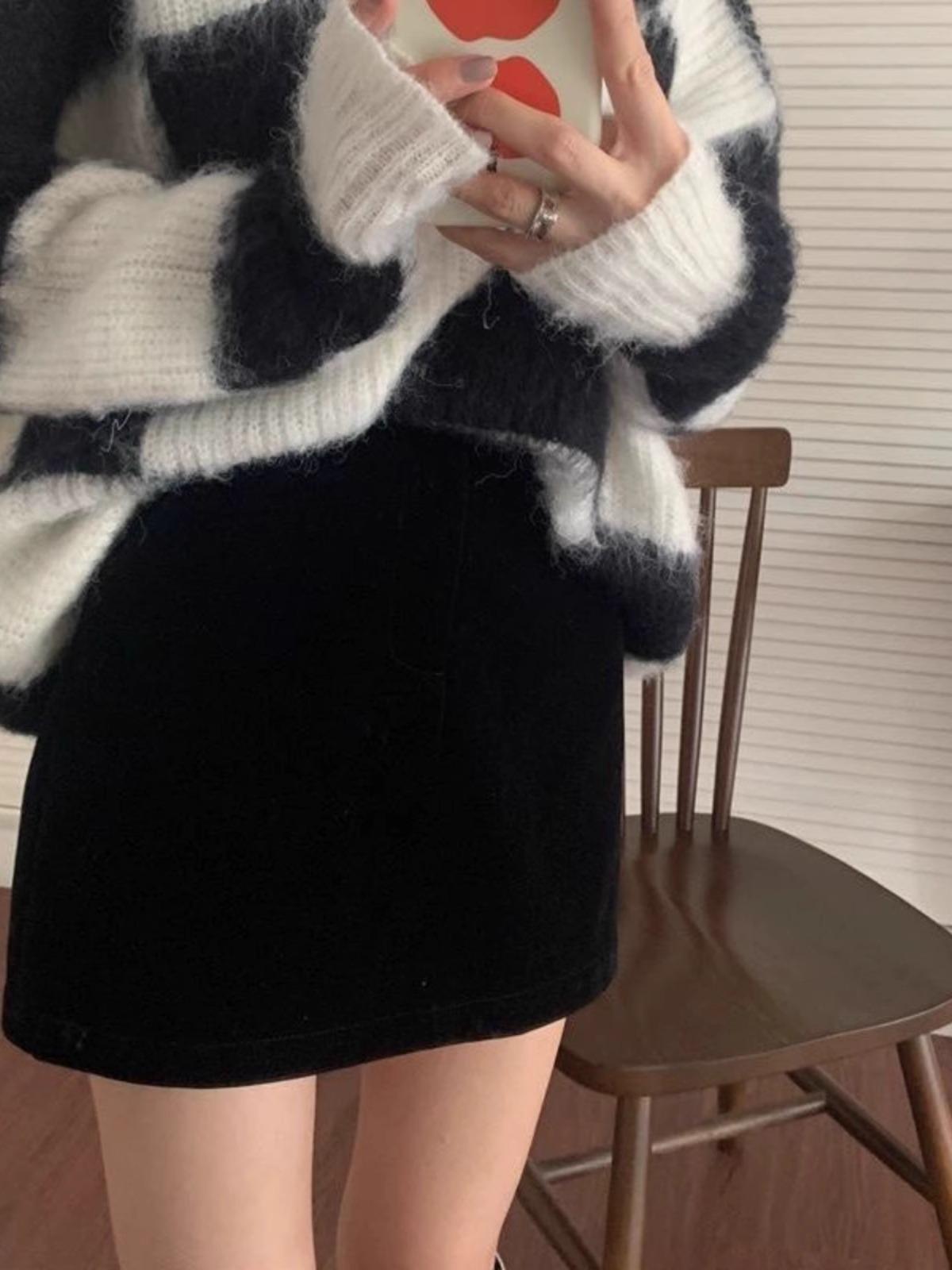 

Women s Black Wool A-line Midi Skirt - Korean Style, High Waist, Slimming, Versatile for Autumn/Winter 2023 M