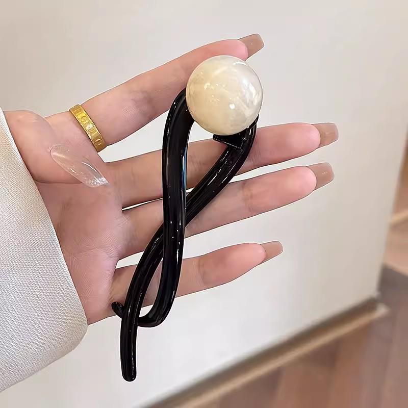 Elegant Large Pearl Twist Clip for Thick Hair Updo