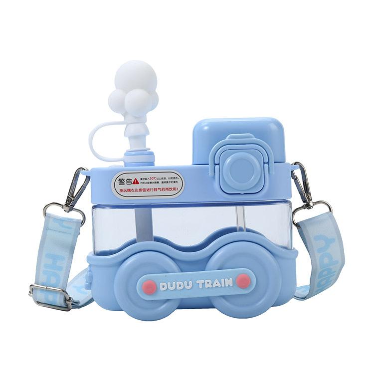 

Кружка-соломинка в форме поезда, пластиковая бутылка для воды, детская, студенческая, спортивная фляга, подарок синий