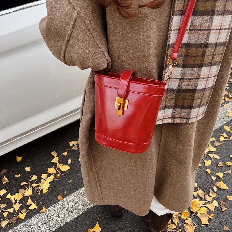 Fashion portable women's bag 2025 summer new fashion simple bucket bag versatile simple shoulder