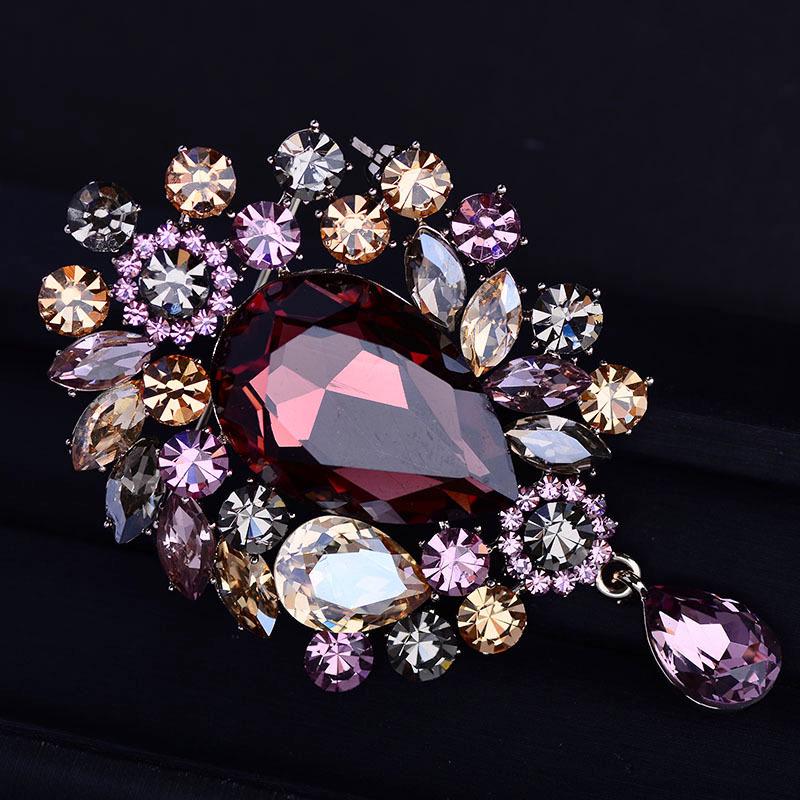 Elegant Retro Baroque Crystal Brooch for Women – Exaggerated Statement Accessory