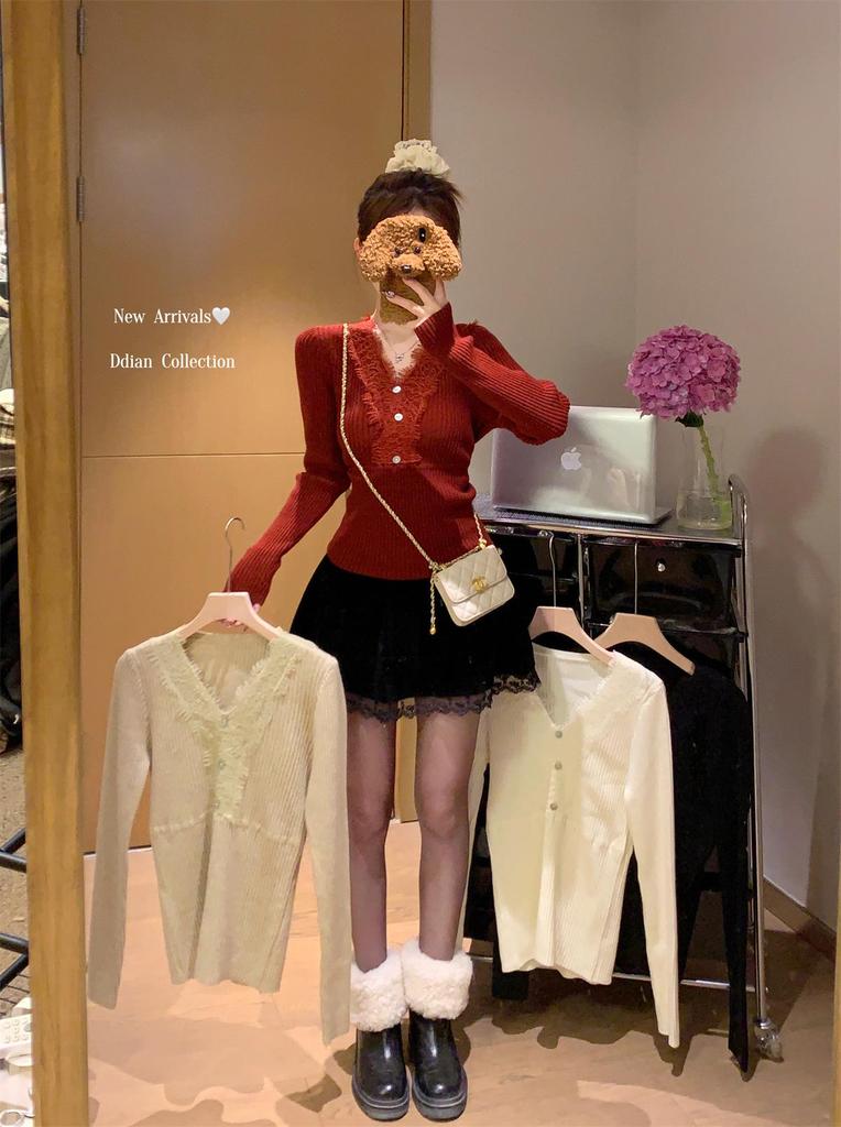 2026 Autumn Women's French Lace Knit Sweater: Elegant Layered Design