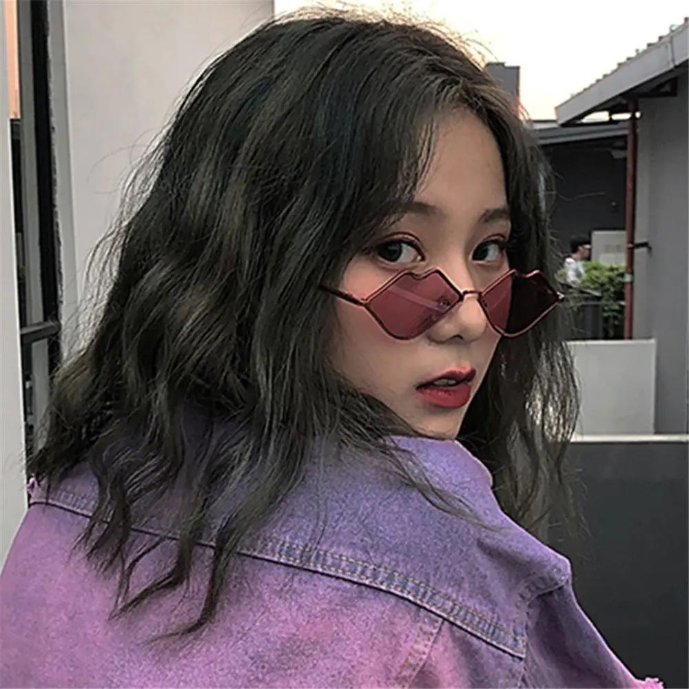 Retro Metal Ocean Lens Small Frame Women Sunglasses Lips Shape Vintage Style UV Protection