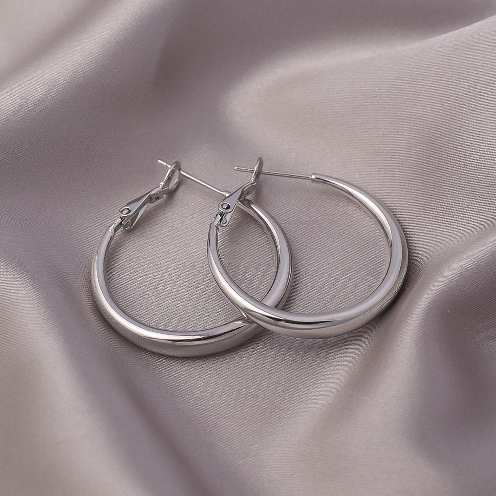 

Influencer-Style Large Copper Hoop Earrings: Hong Kong-Inspired for a Slimmer Look