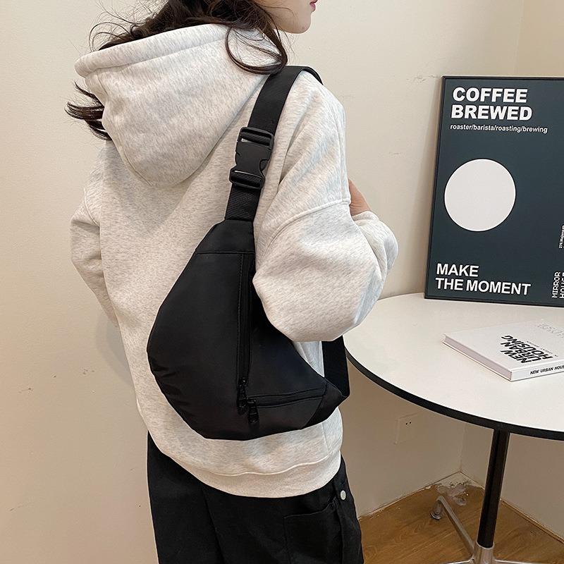 Unifarben vielseitige Knödel-Brusttasche schlichte geschlechtsneutrale Umhängetasche für Männer und Frauen lässige Umhängetasche